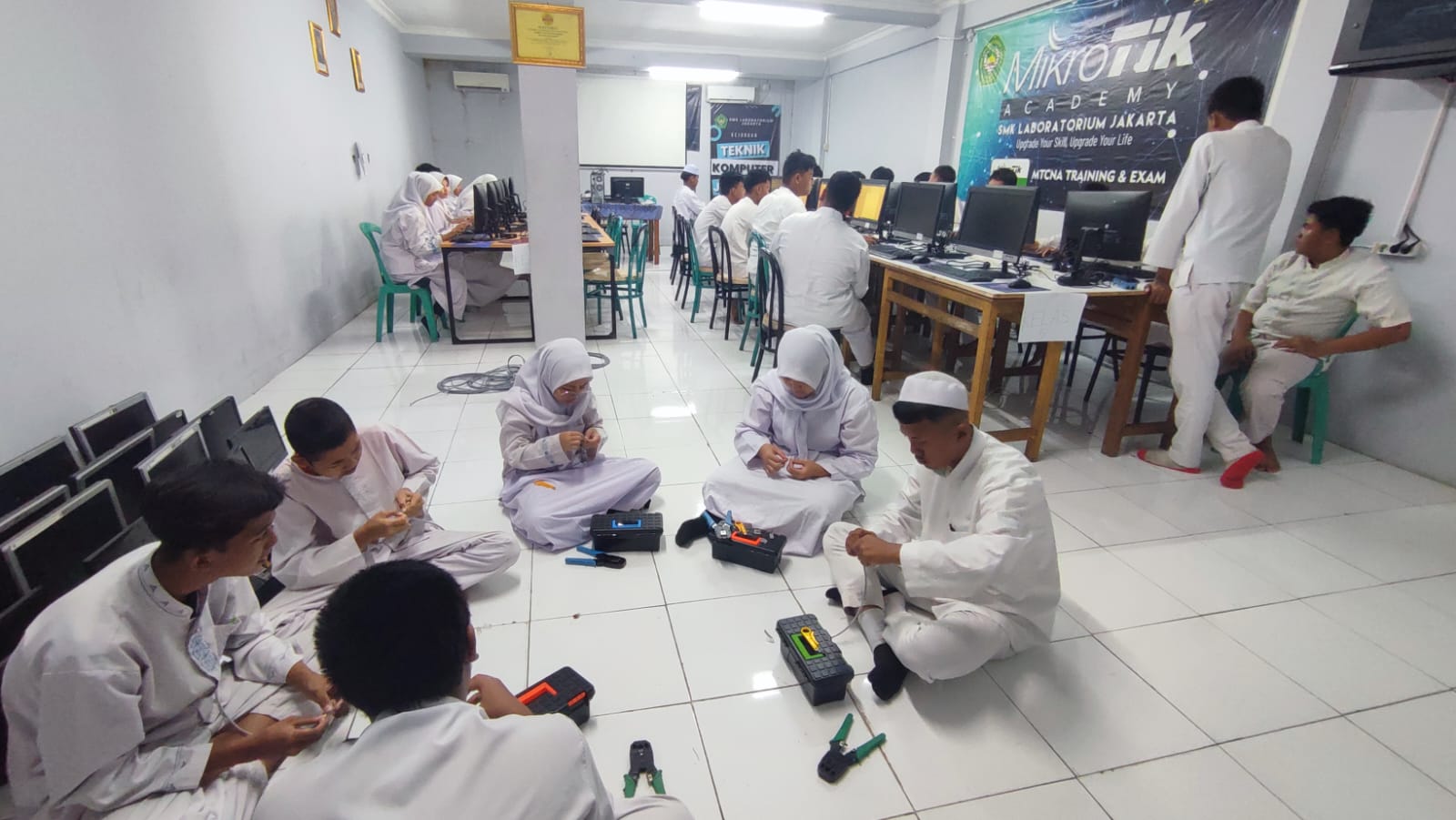 Laboratorium Jaringan TKJ
